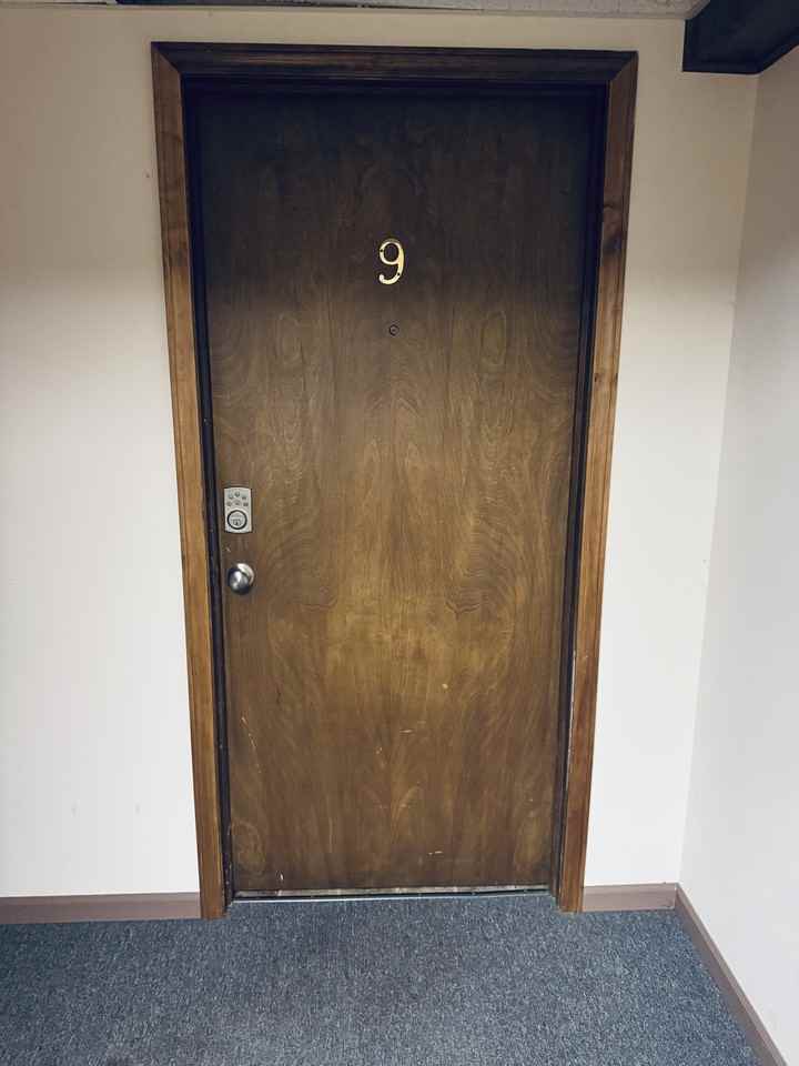 225 W Jefferson St #9 - Photo 3 of 10