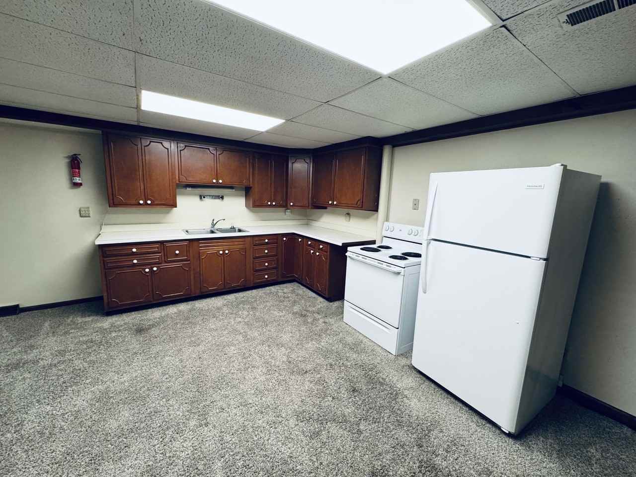 225 W Jefferson St #9 - Photo 5 of 10