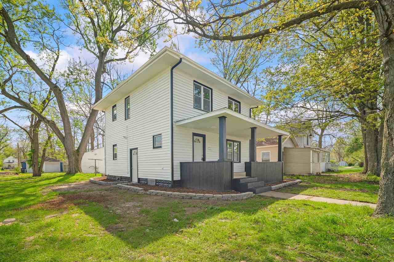 1214 Cedar St - Photo 4 of 38