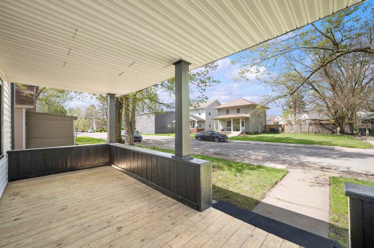 1214 Cedar St - Photo 6 of 38
