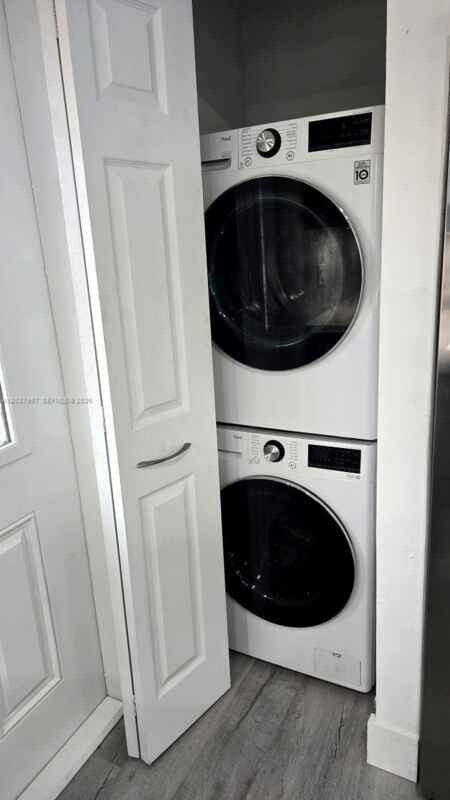 4952 Nw 21st Ave - Photo 2 of 23