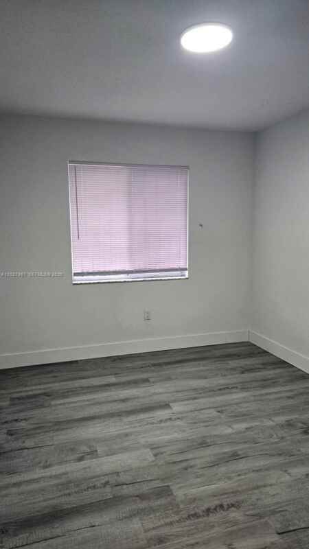4952 Nw 21st Ave - Photo 4 of 23