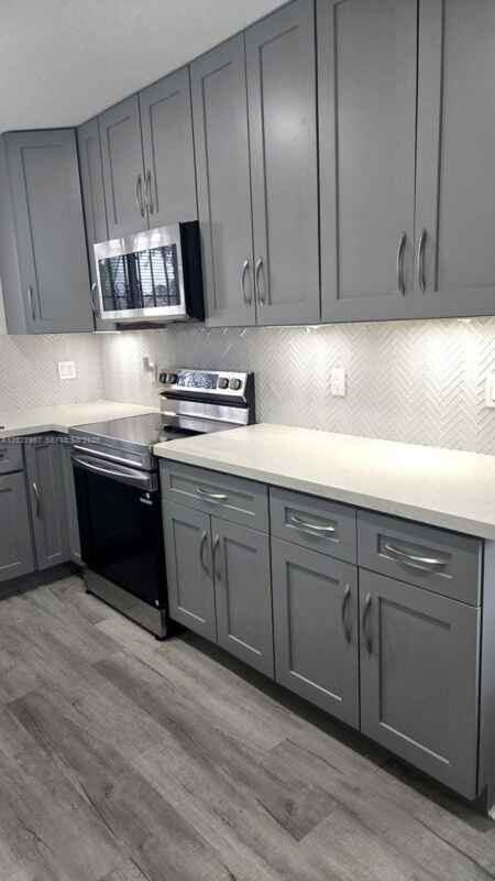 4952 Nw 21st Ave - Photo 6 of 23