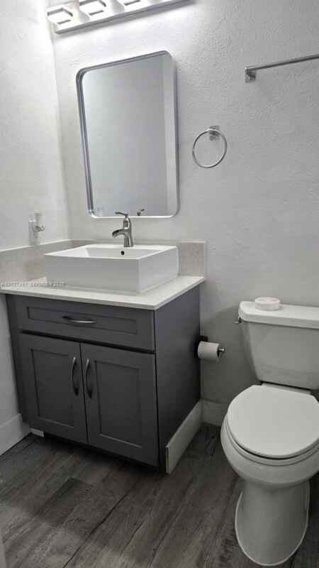 4952 Nw 21st Ave - Photo 7 of 23