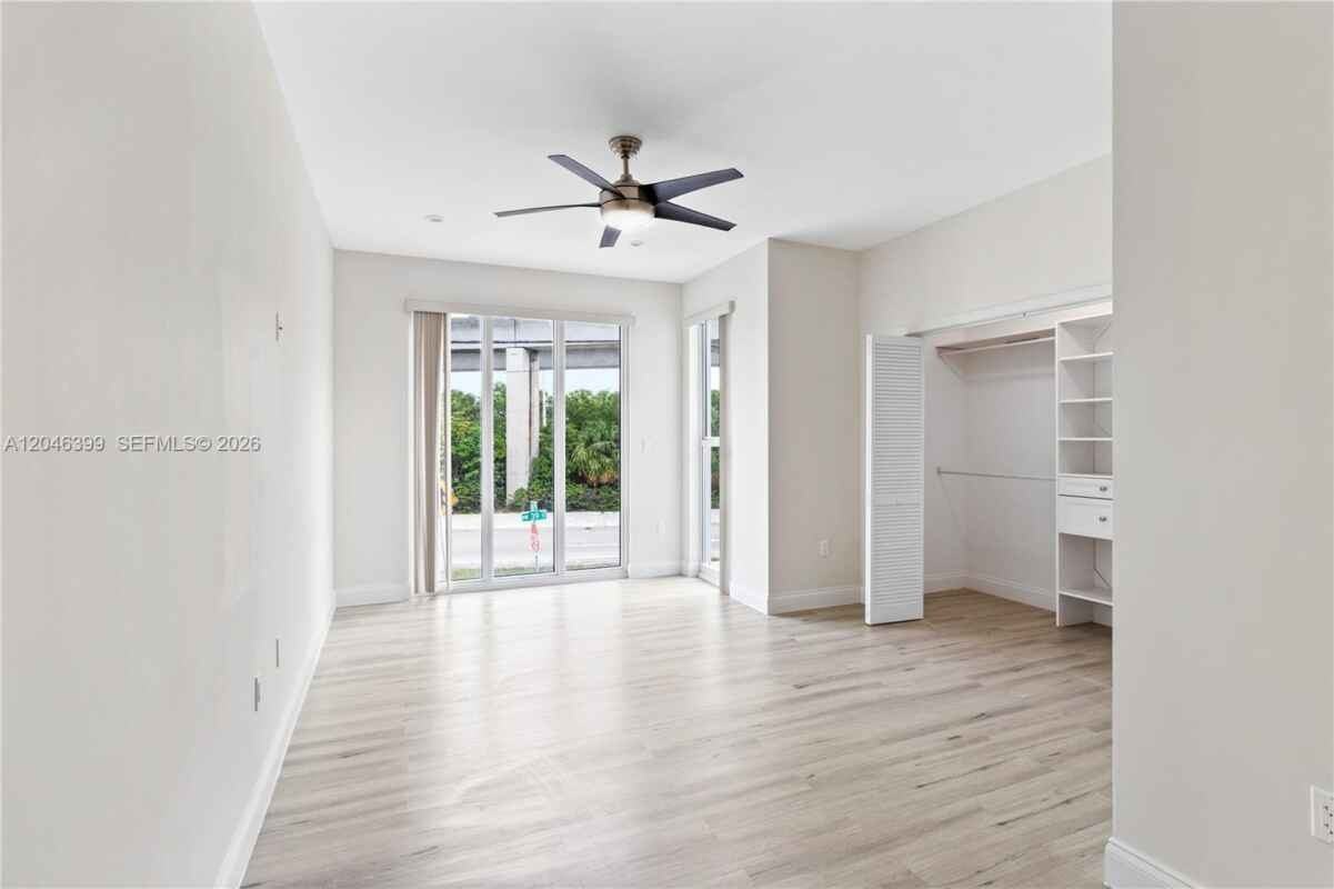1252 Nw 39th St - Photo 3 of 16