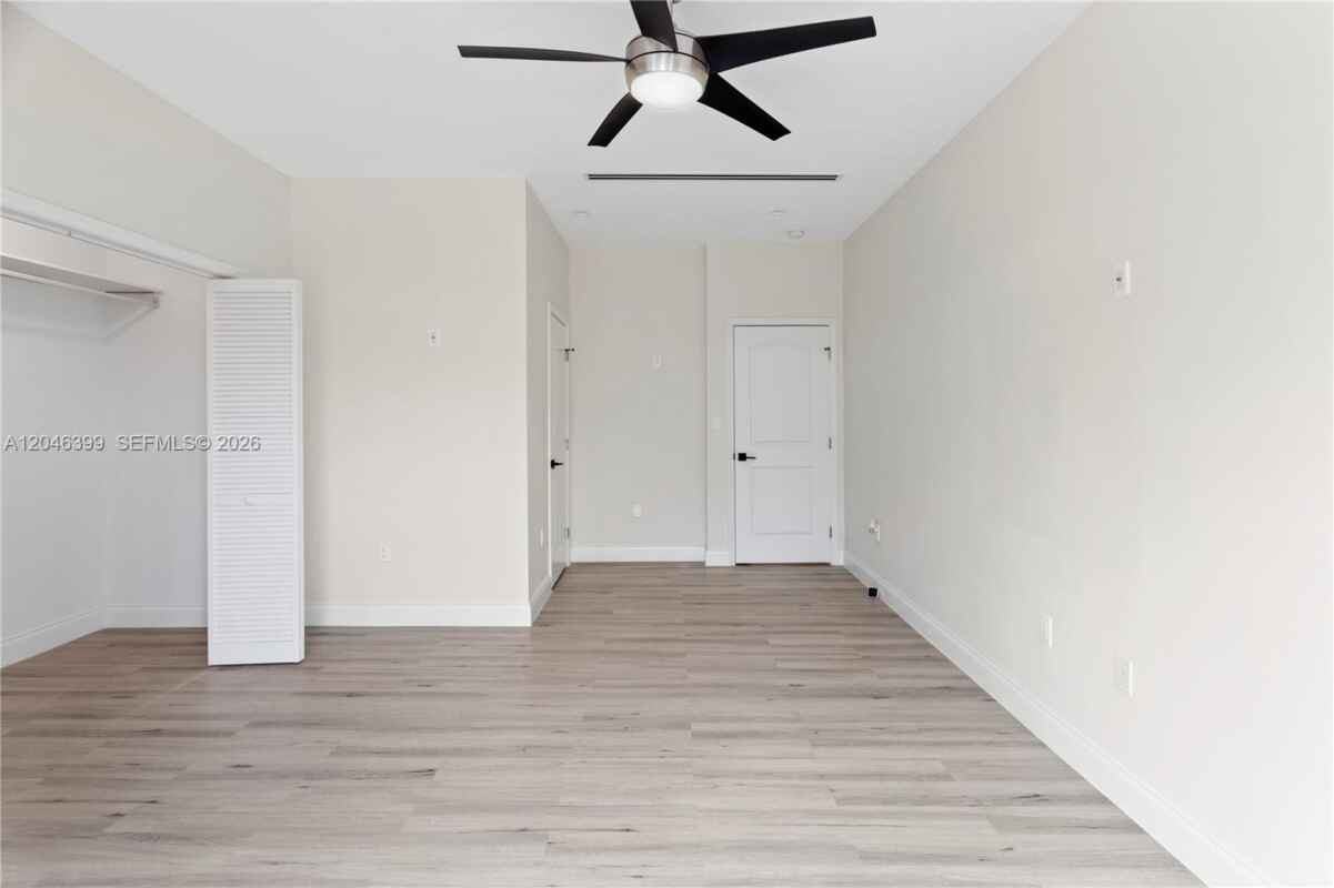 1252 Nw 39th St - Photo 5 of 16