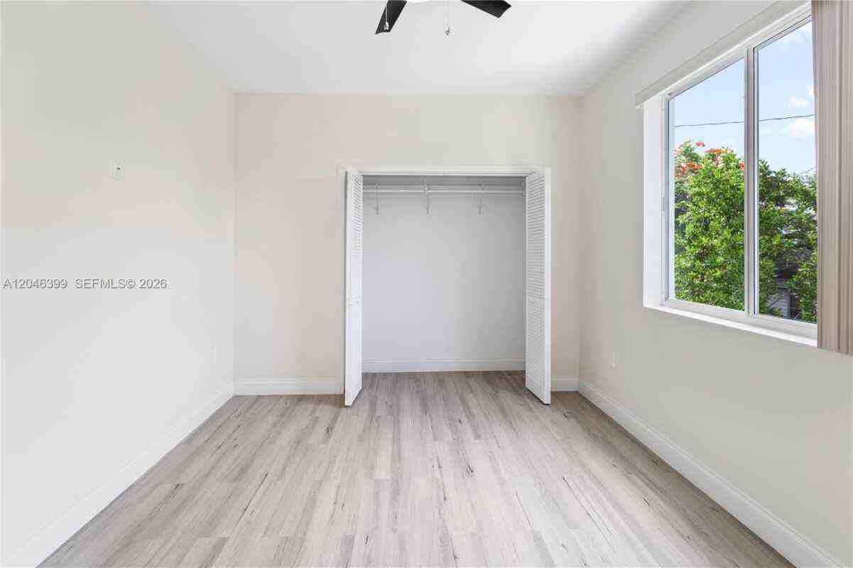 1252 Nw 39th St - Photo 6 of 16