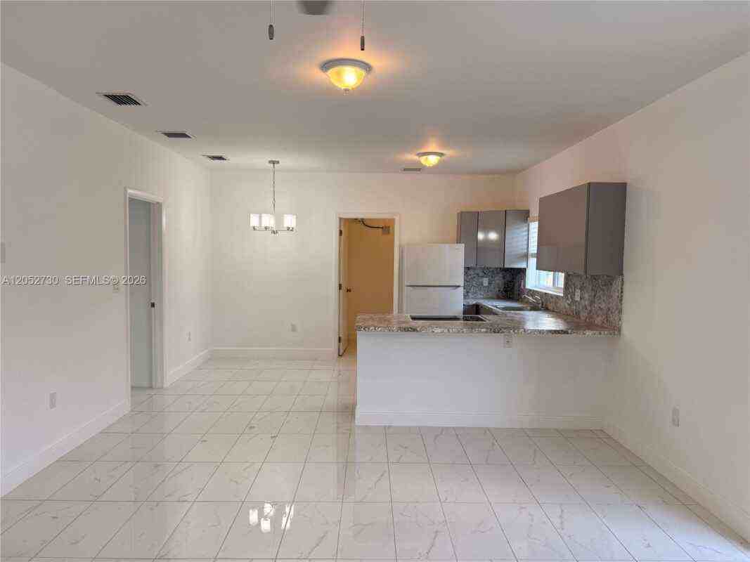 3027 Nw 23rd Ave - Photo 4 of 23