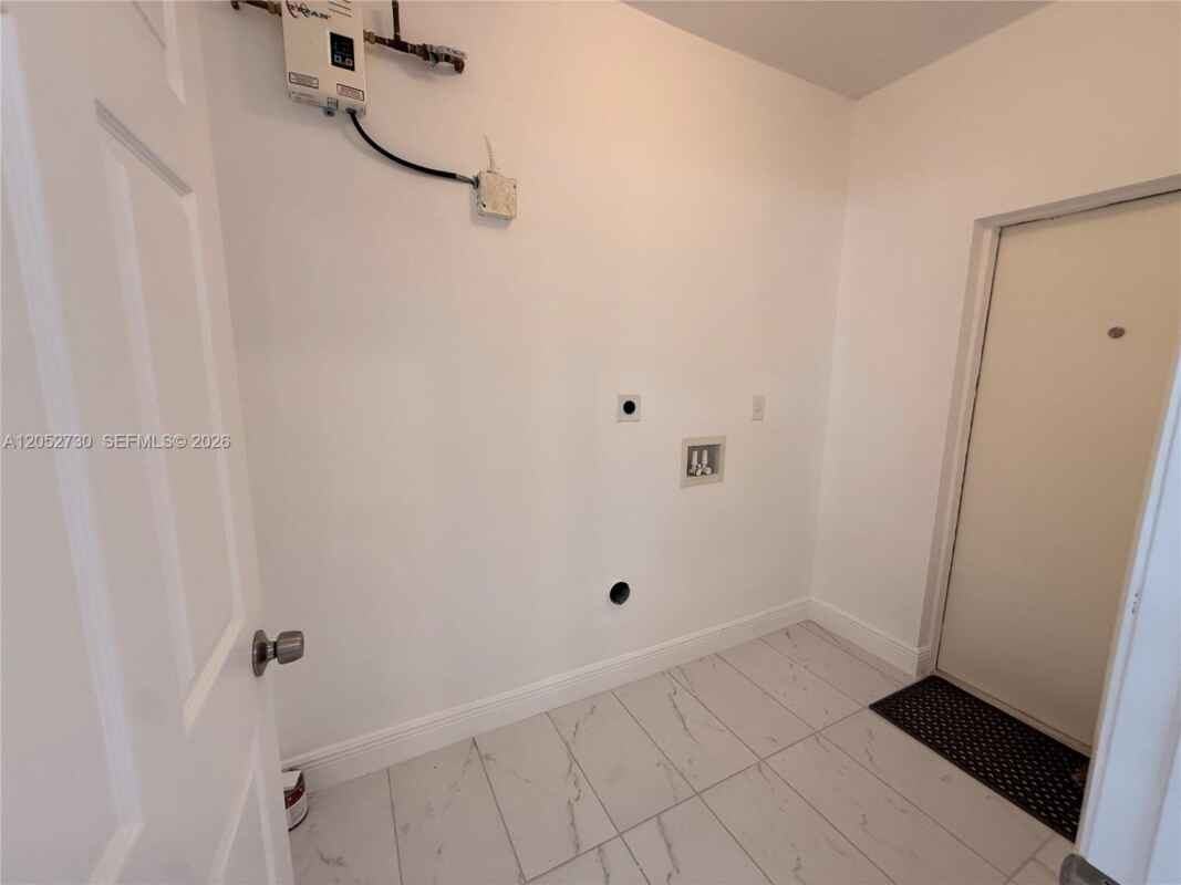 3027 Nw 23rd Ave - Photo 5 of 23