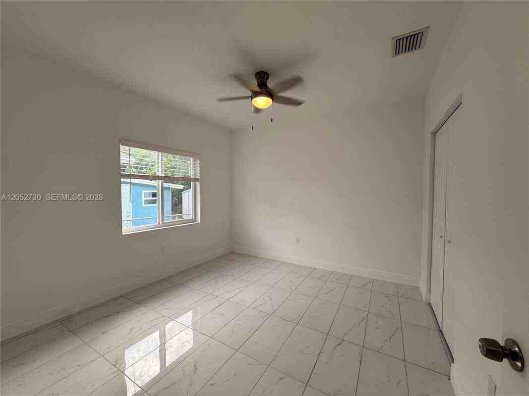 3027 Nw 23rd Ave - Photo 6 of 23