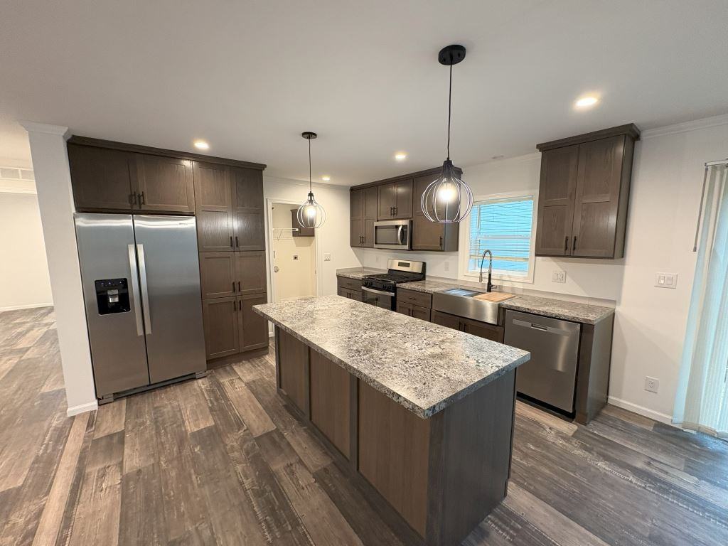 5045 Sawgrass Dr - Photo 3 of 29