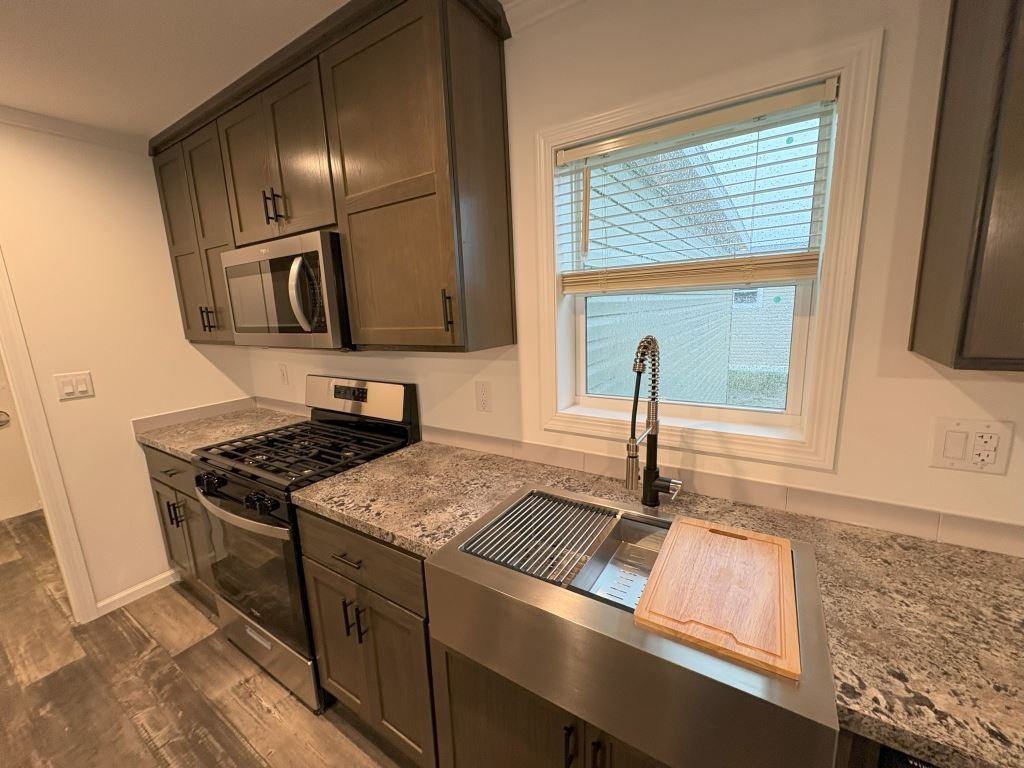 5045 Sawgrass Dr - Photo 4 of 29