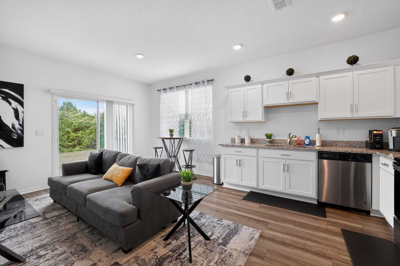 Beacon at Arbours Townhomes - Photo 2 of 21