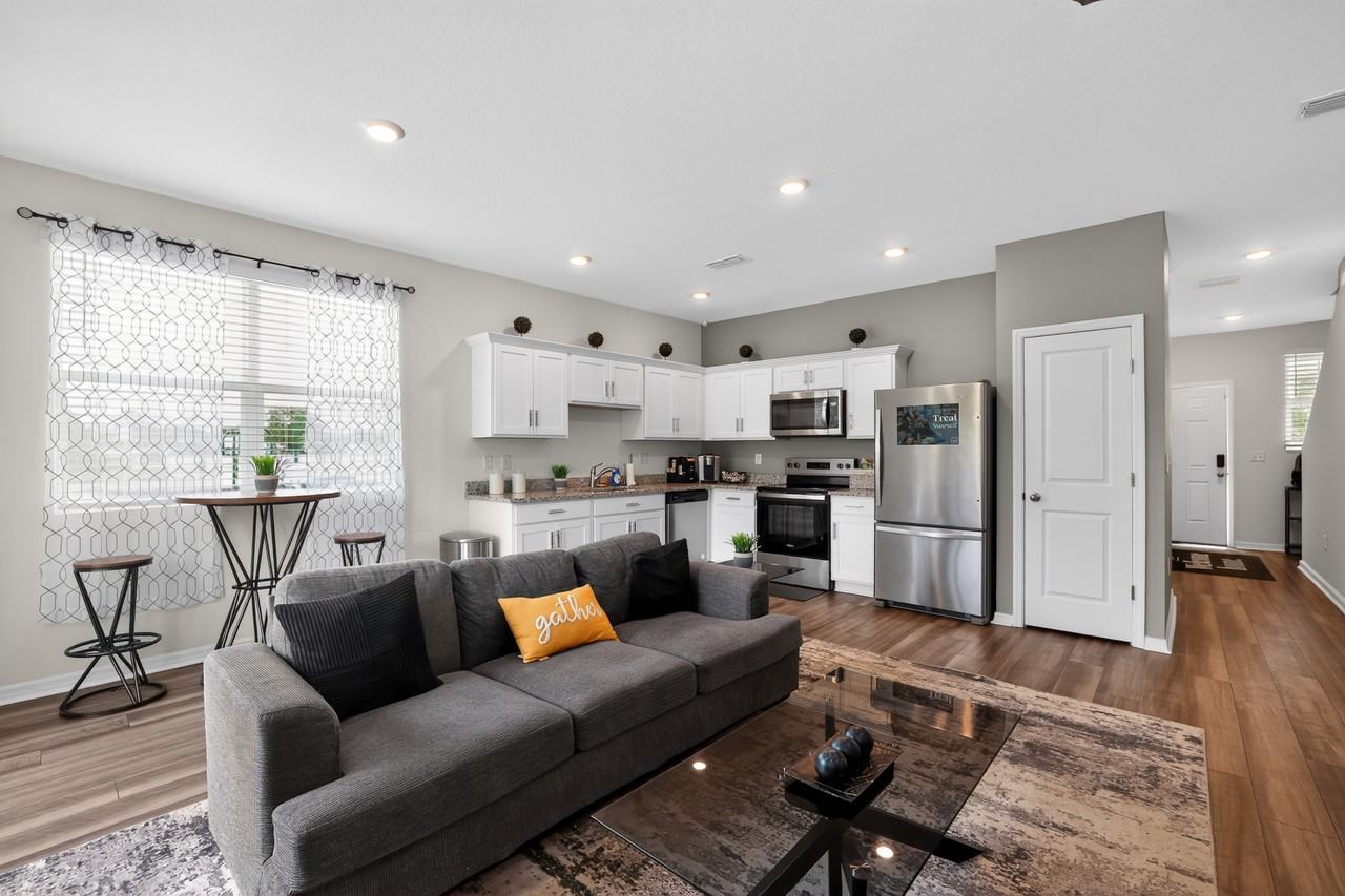 Beacon at Arbours Townhomes - Photo 3 of 21