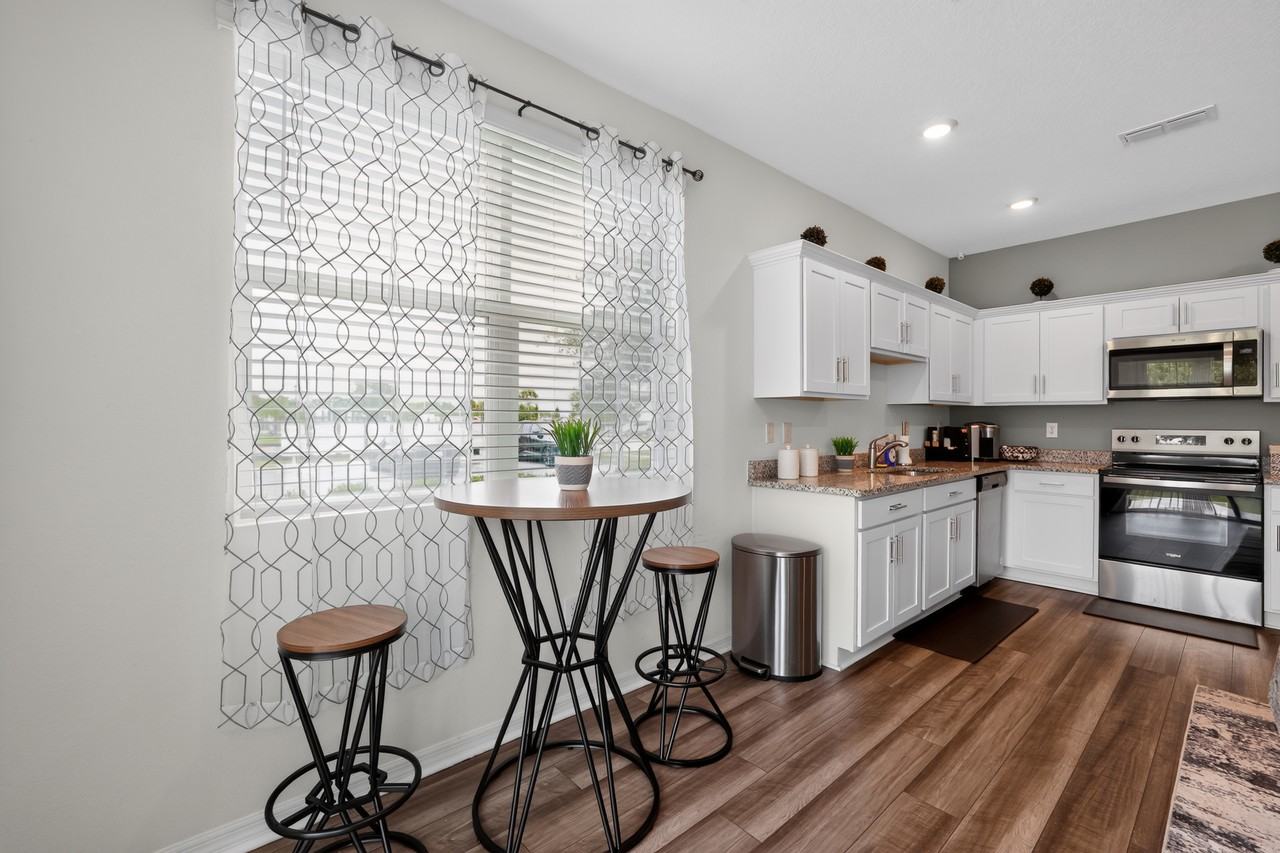Beacon at Arbours Townhomes - Photo 4 of 21