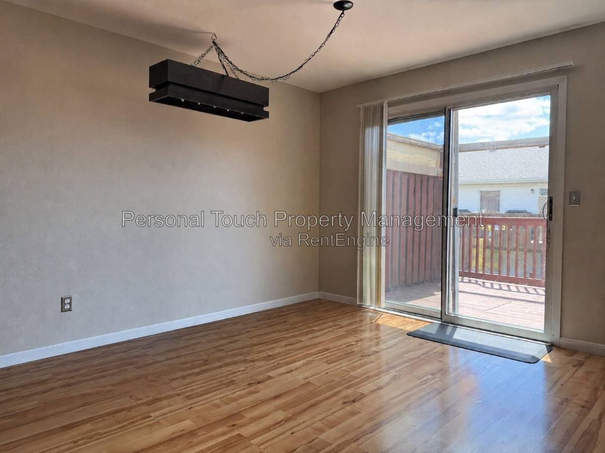 2722 33 1 2 Ave S - Photo 5 of 10