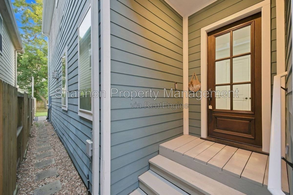 828 W 26th St - Photo 4 of 10