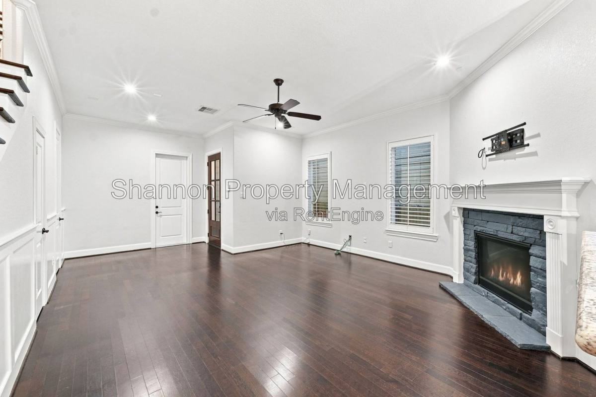 828 W 26th St - Photo 6 of 10
