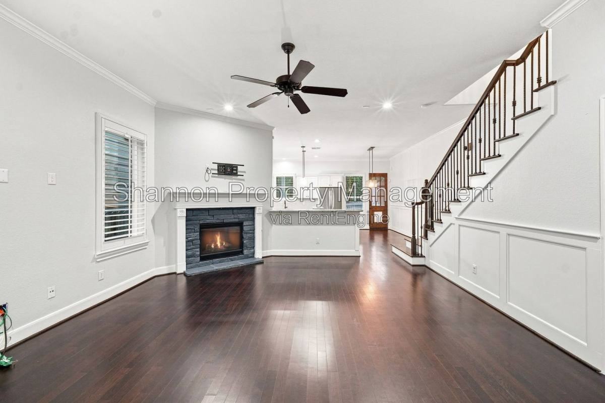 828 W 26th St - Photo 7 of 10