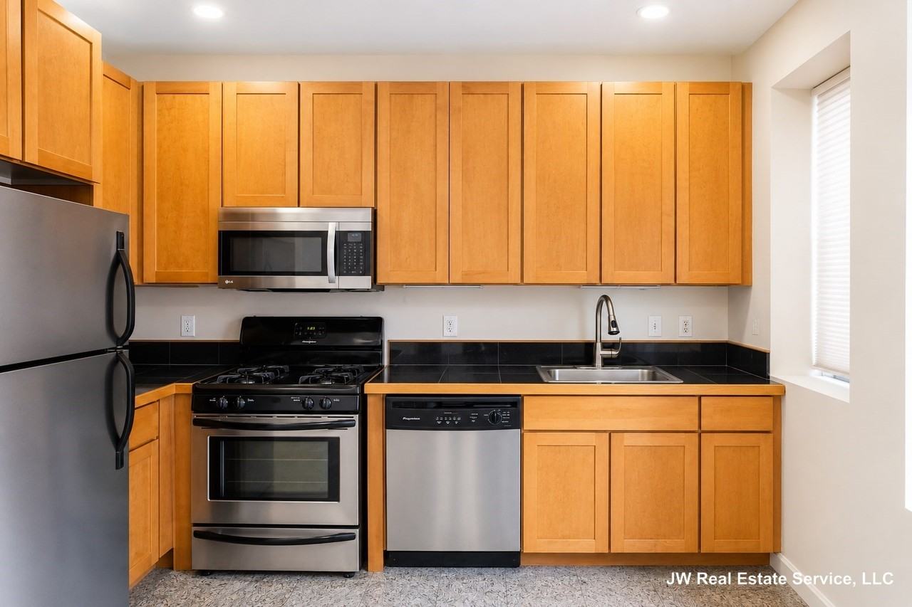 333 Summit Ave #103 - Photo 2 of 5