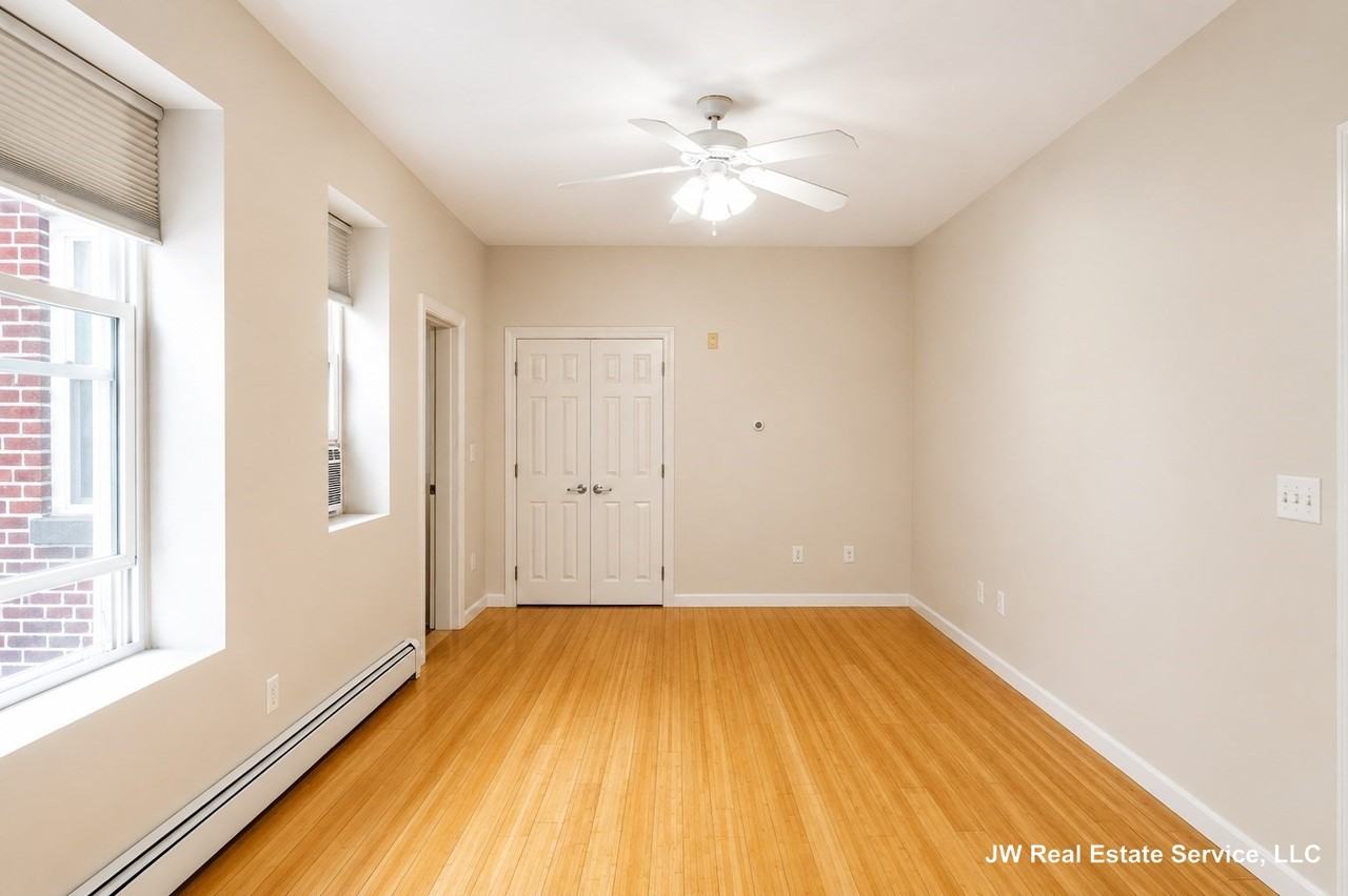 333 Summit Ave #103 - Photo 4 of 5