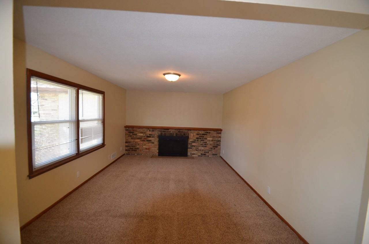 8368 Hefner Ct - Photo 3 of 13