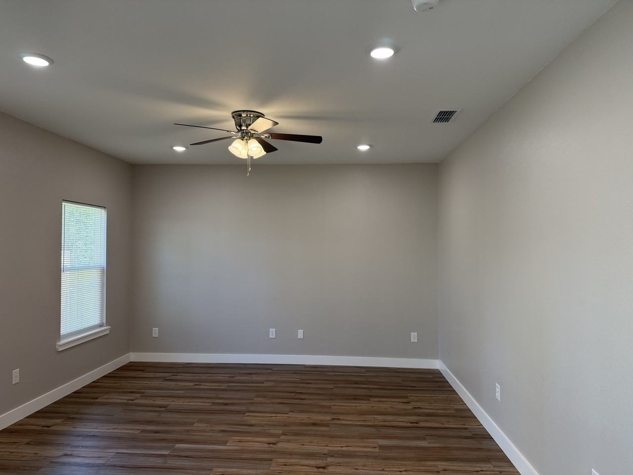 309 Whitworth St #A - Photo 4 of 17