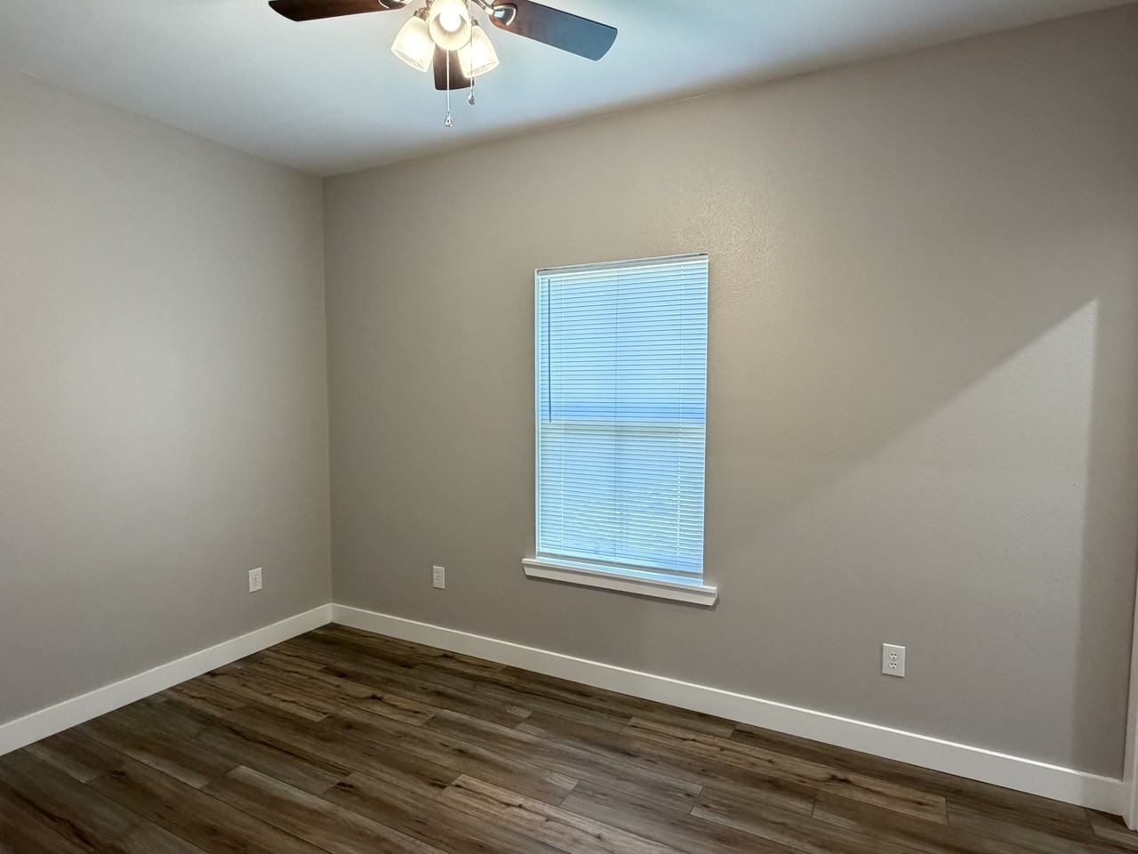 309 Whitworth St #A - Photo 5 of 17