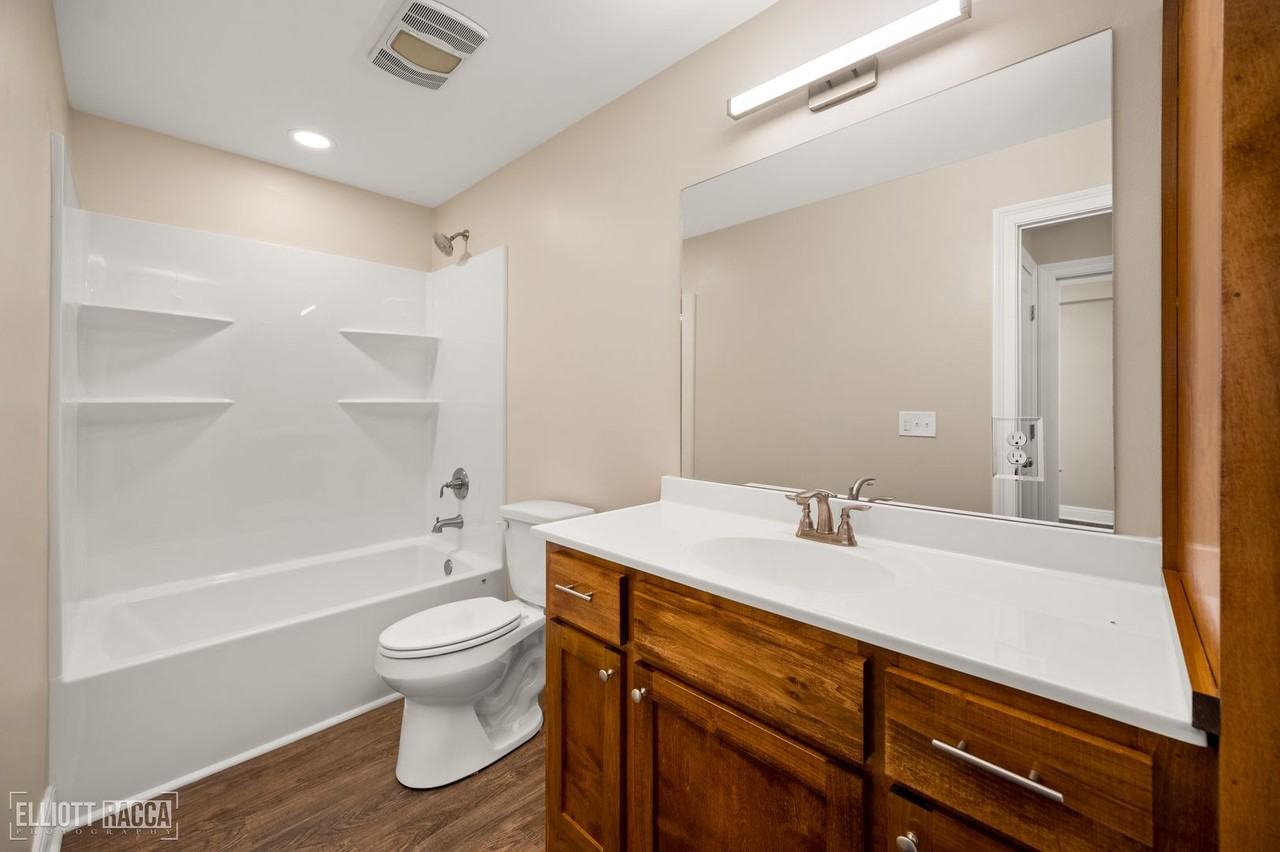 3801 Halsey St #103 - Photo 5 of 9