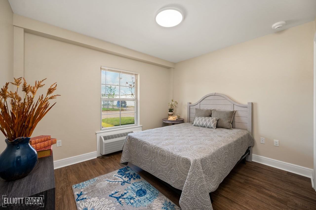 3801 Halsey St #103 - Photo 6 of 9