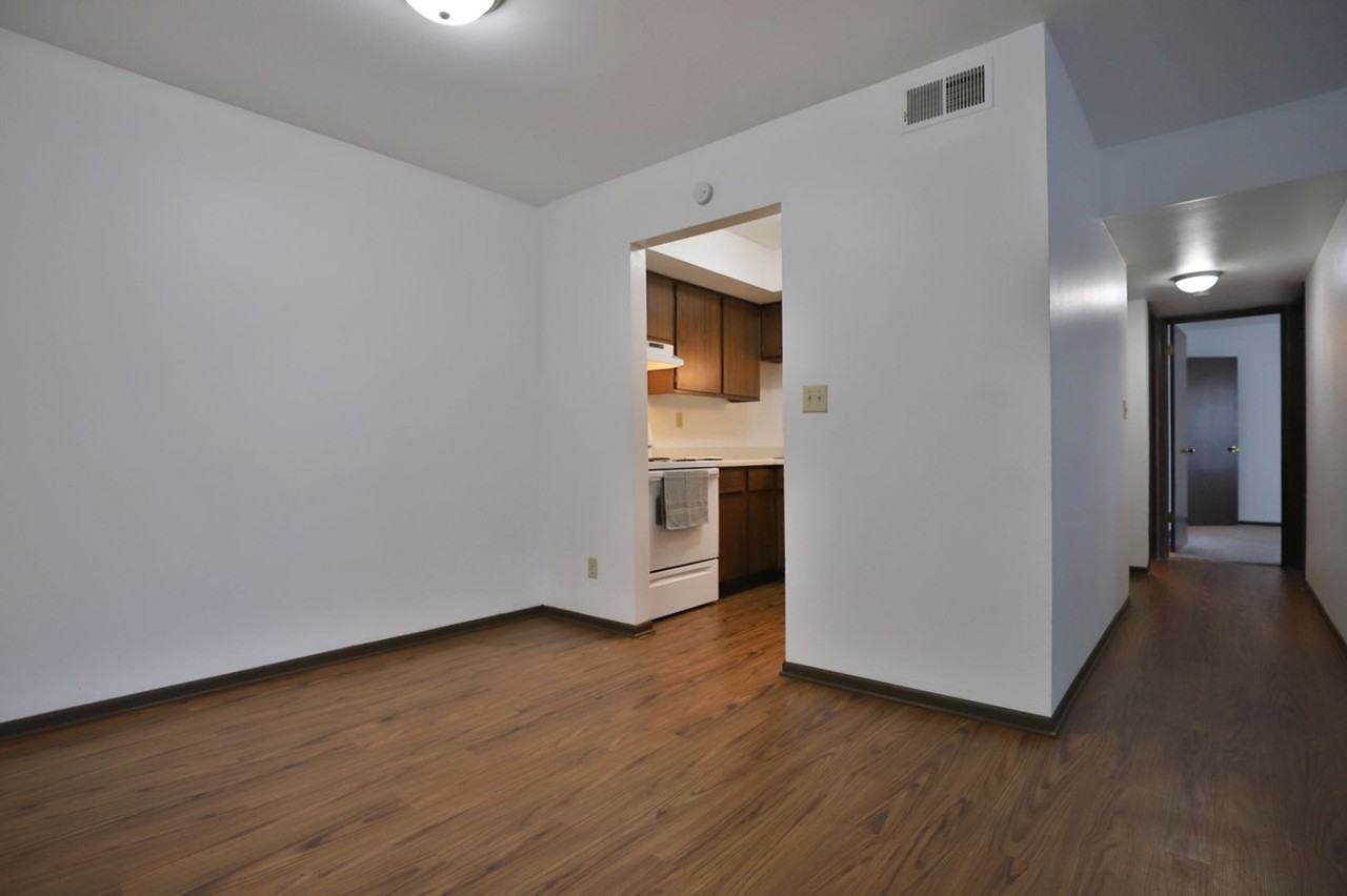 Crestwood Apartment - Photo 3 of 22