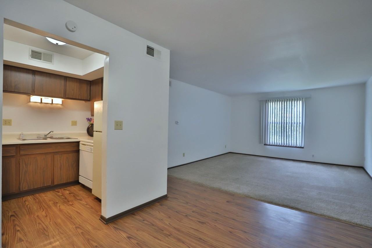 Crestwood Apartment - Photo 4 of 22