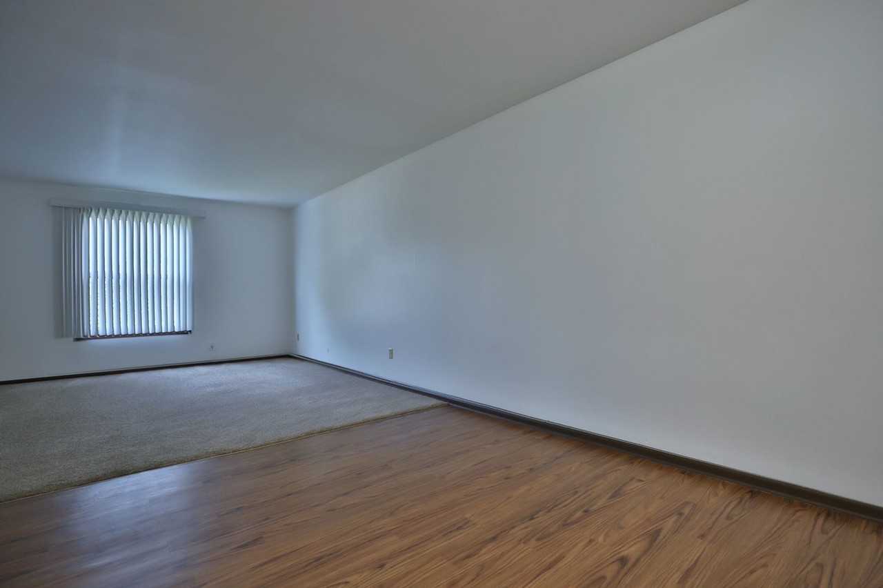 Crestwood Apartment - Photo 5 of 22