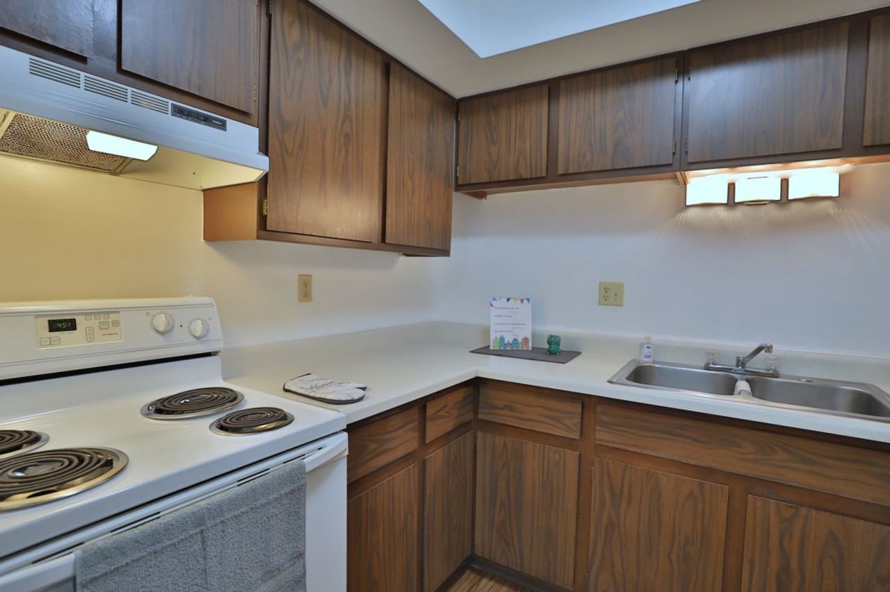 Crestwood Apartment - Photo 6 of 22
