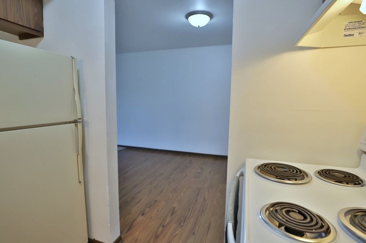 Crestwood Apartment - Photo 7 of 22