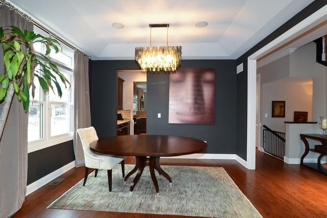 1401 S Emerald St - Photo 3 of 8