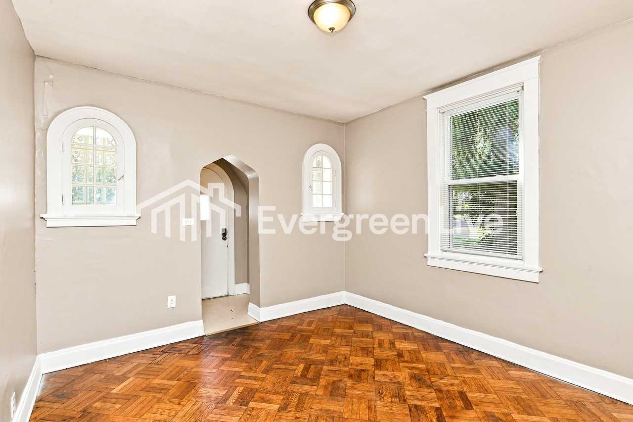 5002 Western Hills Ave - Photo 4 of 15