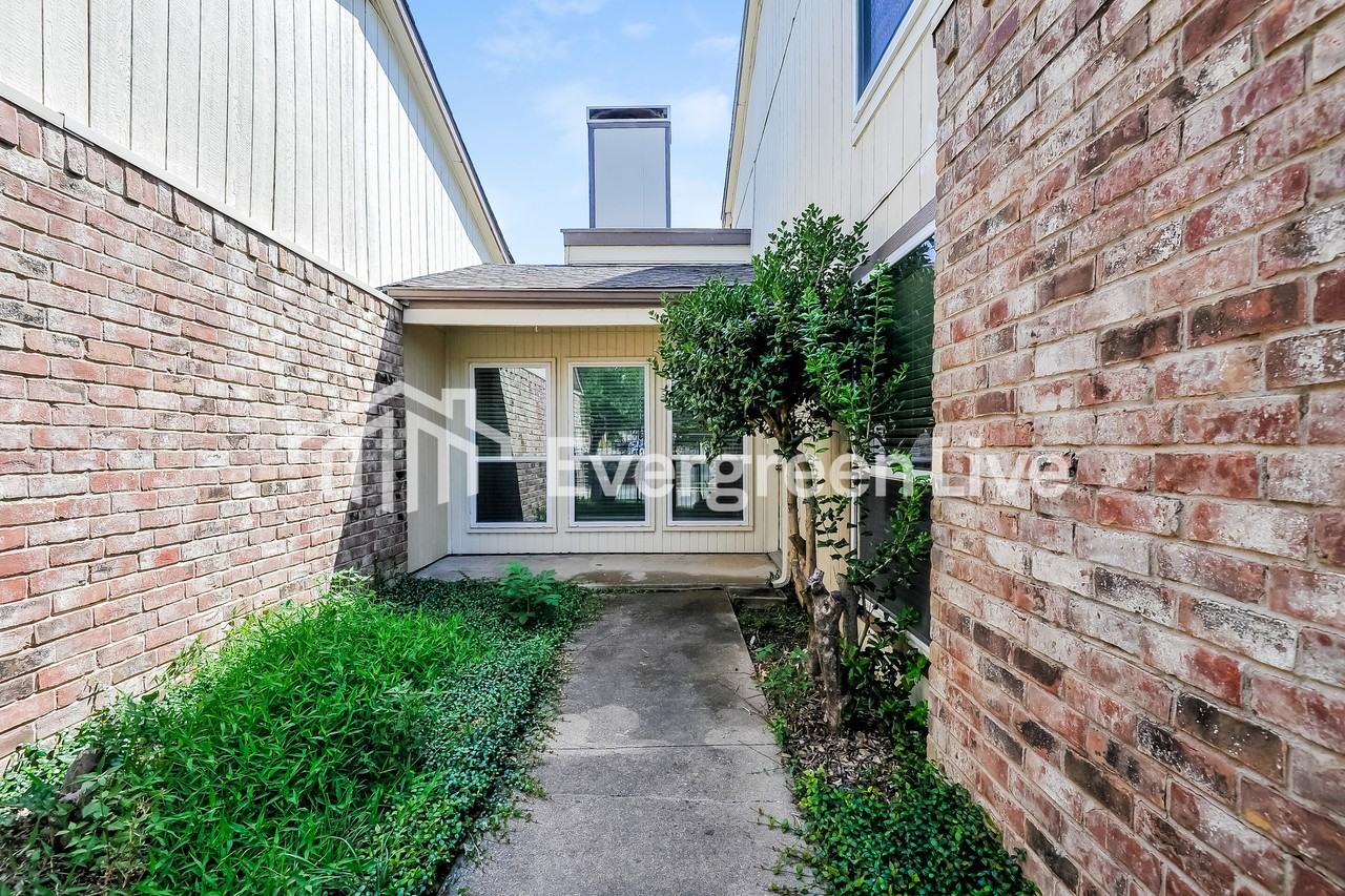 8707 N Normandale St - Photo 2 of 11