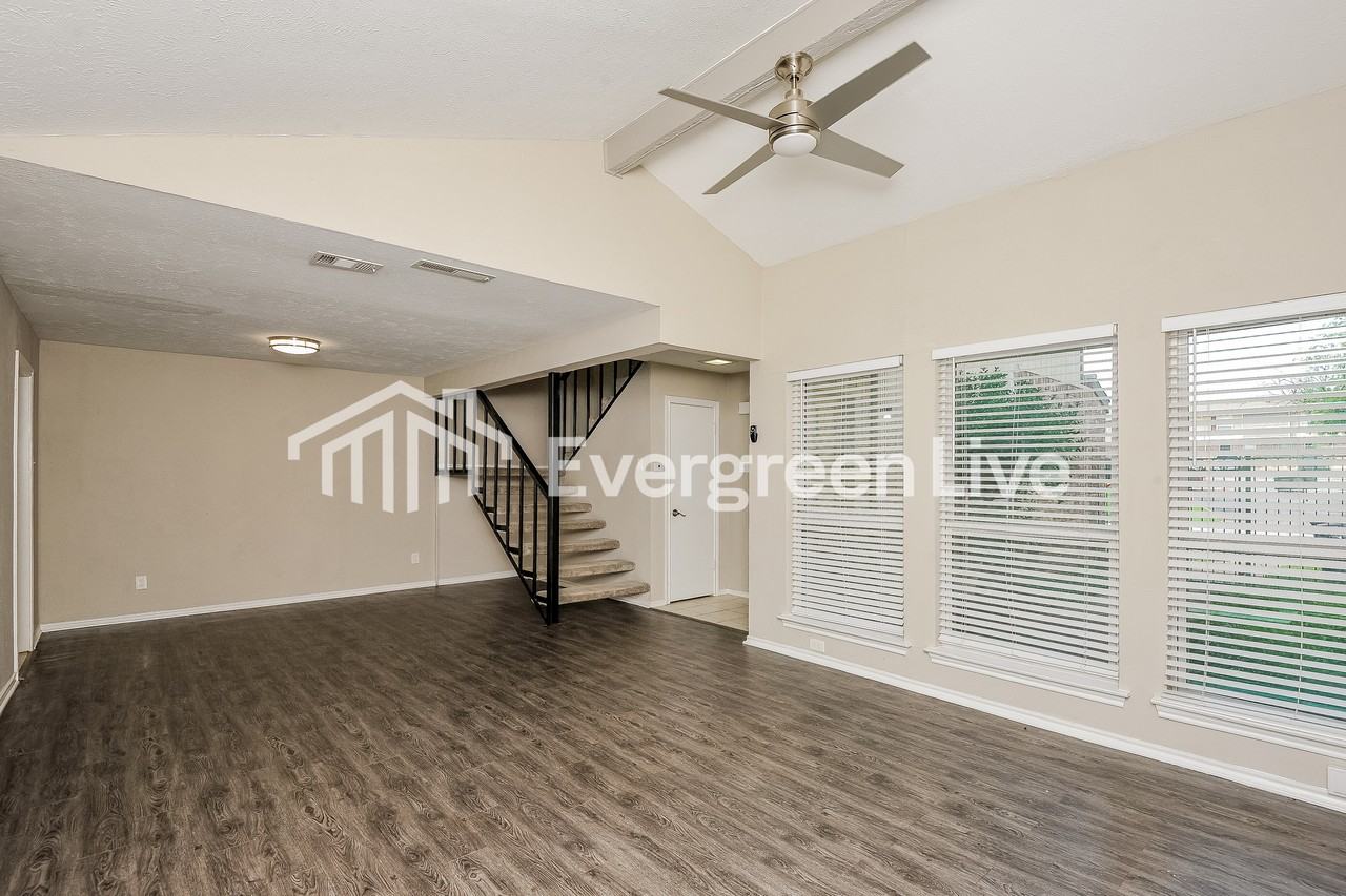 8707 N Normandale St - Photo 4 of 11