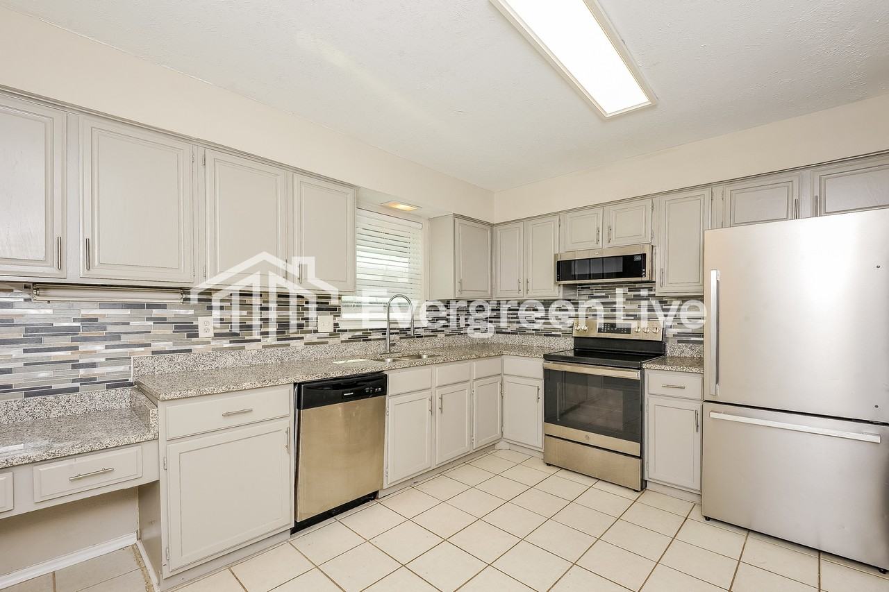 8707 N Normandale St - Photo 5 of 11