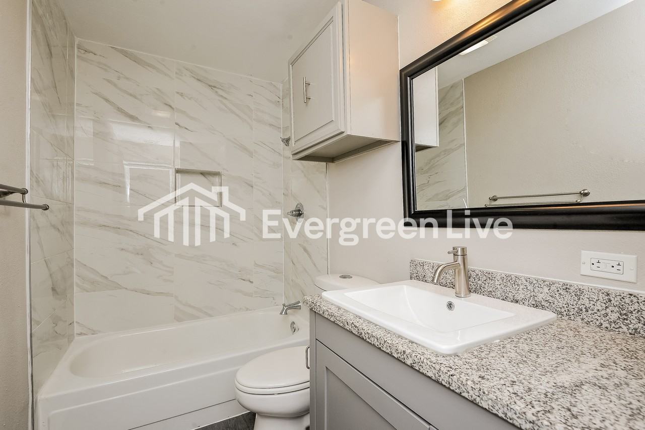 8707 N Normandale St - Photo 6 of 11