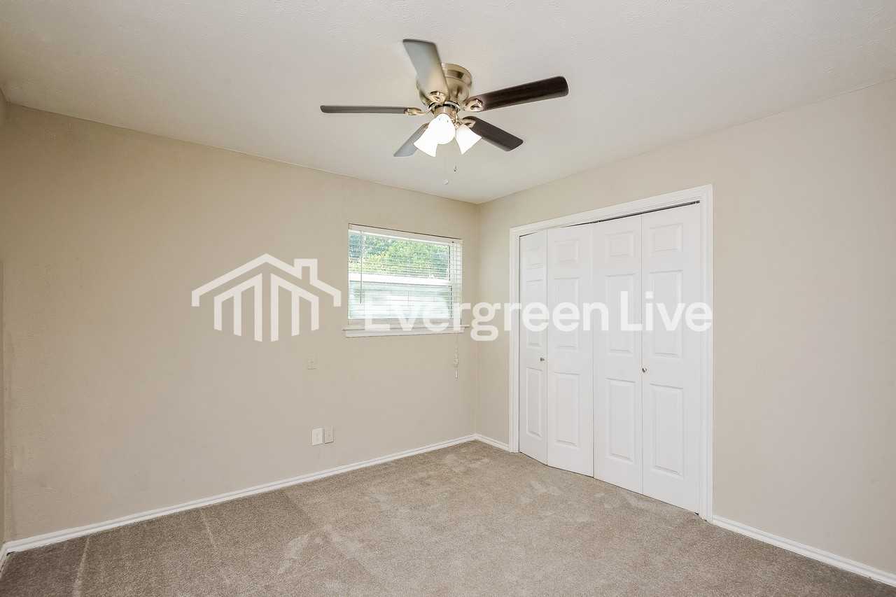 8707 N Normandale St - Photo 7 of 11
