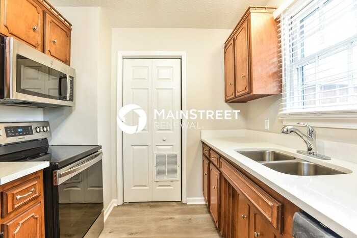 99 Morton St - Photo 7 of 16