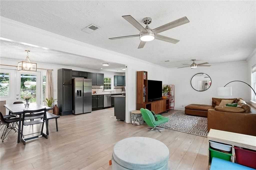 1720 Mary Lou Ln Se - Photo 4 of 32