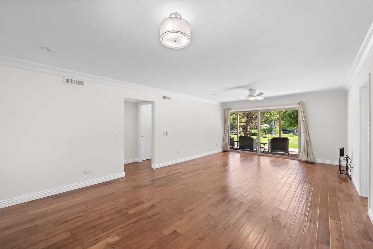 31654 W Nine Dr - Photo 5 of 50