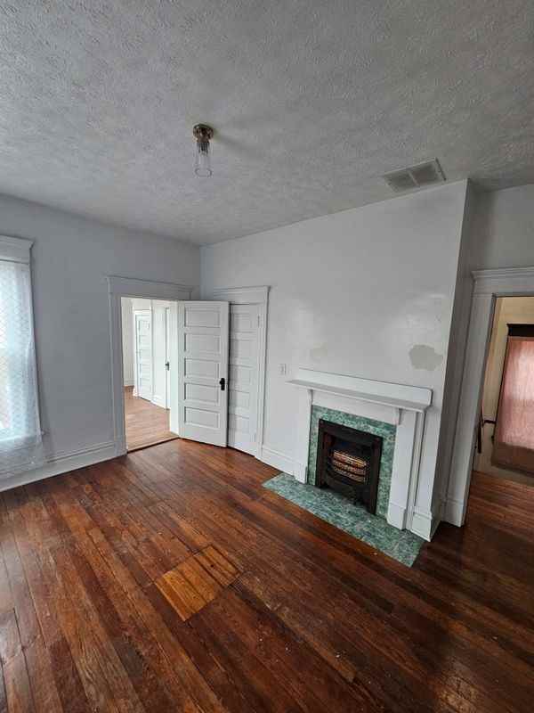 540 6th Ave - Photo 2 of 10