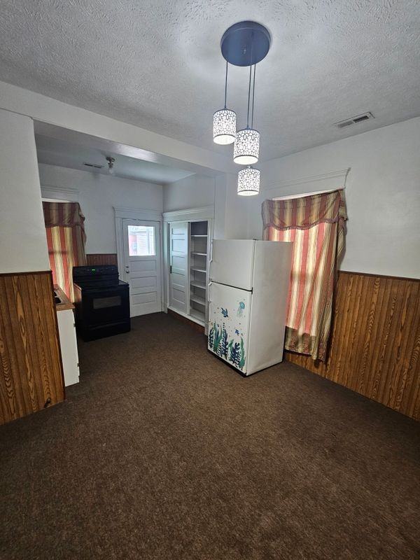 540 6th Ave - Photo 3 of 10