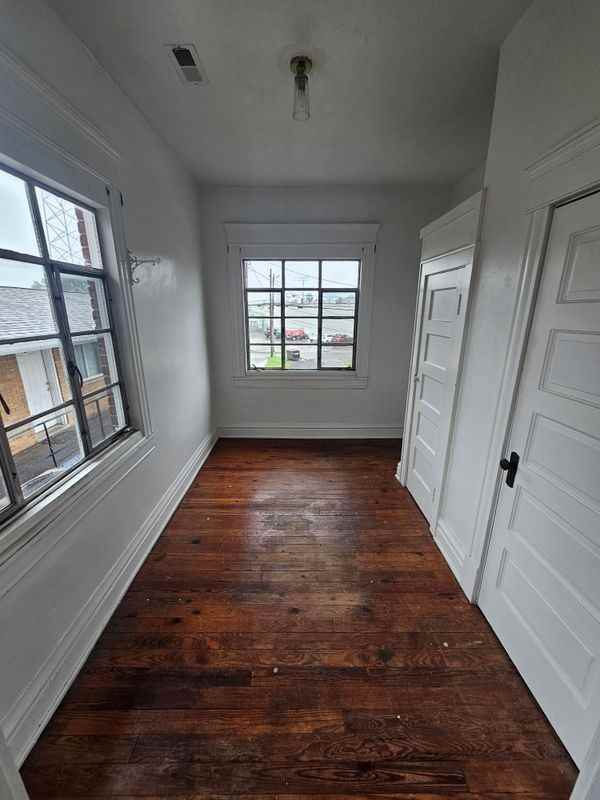 540 6th Ave - Photo 5 of 10