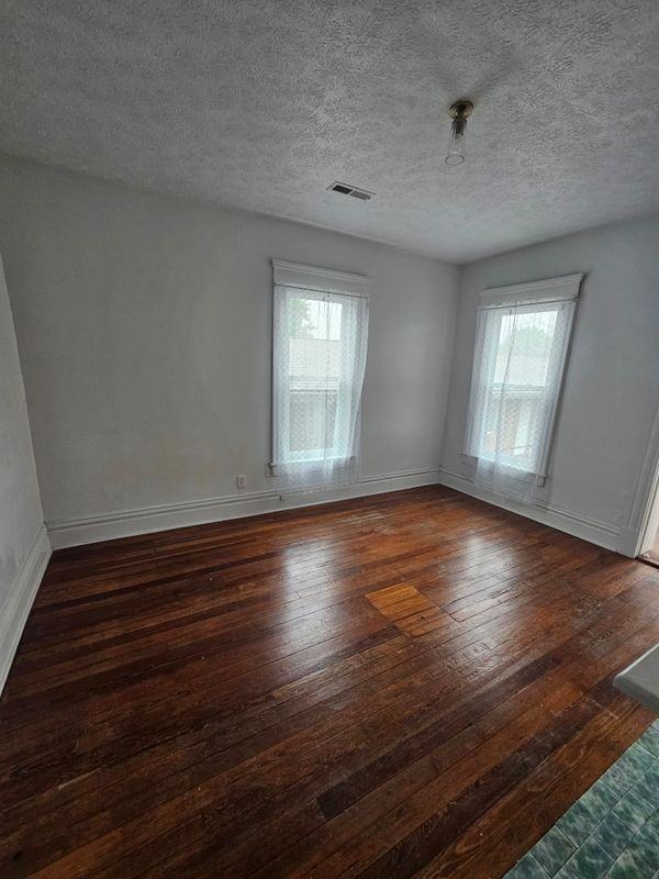 540 6th Ave - Photo 6 of 10