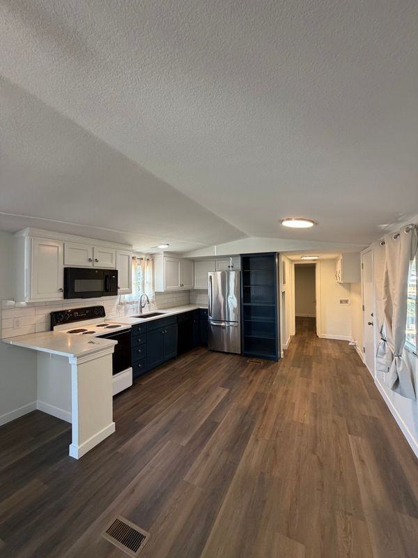 104 Castillo - Photo 2 of 4